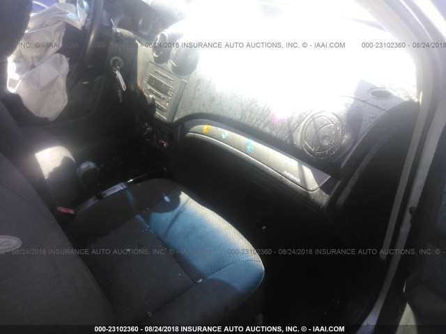 KL1TD56637B141337 - 2007 CHEVROLET AVEO LS SILVER photo 5