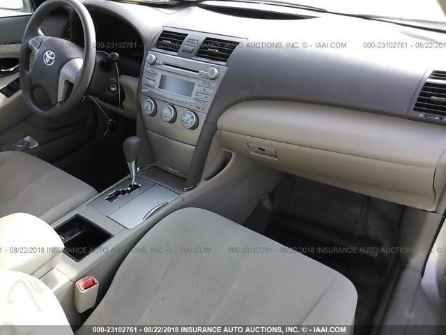 4T4BE46K09R054447 - 2009 TOYOTA CAMRY SE/LE/XLE ვერცხლისფერი ფოტო 5