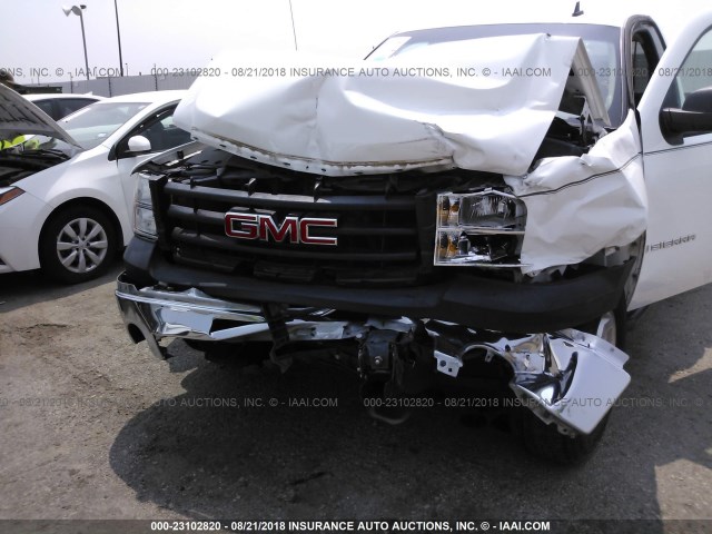 1GTEC14X89Z176717 - 2009 GMC SIERRA C1500 WHITE photo 6