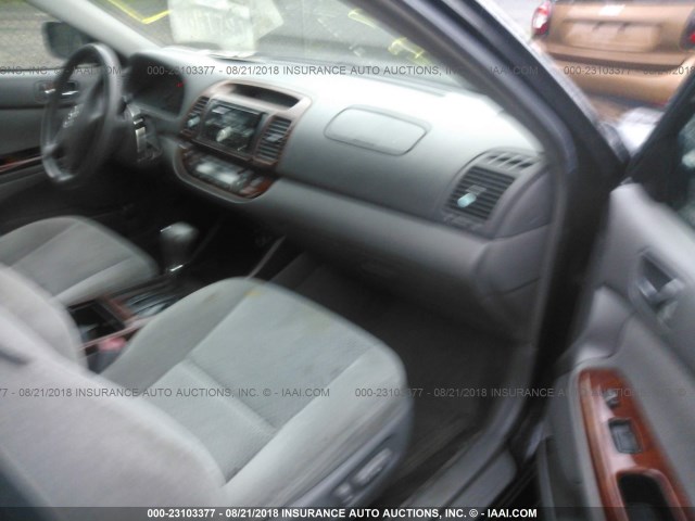 4T1BE30KX4U274667 - 2004 TOYOTA CAMRY LE/XLE/SE Қара фото 5