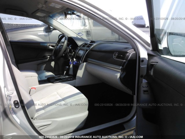 4T4BF1FK2CR202066 - 2012 TOYOTA CAMRY SE/LE/XLE SILVER photo 5