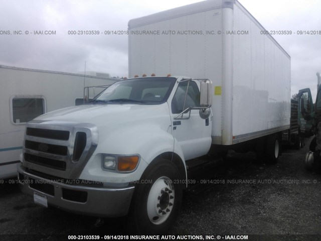 3FRNF6HD7DV778326 - 2013 FORD F650 SUPER DUTY WHITE photo 2