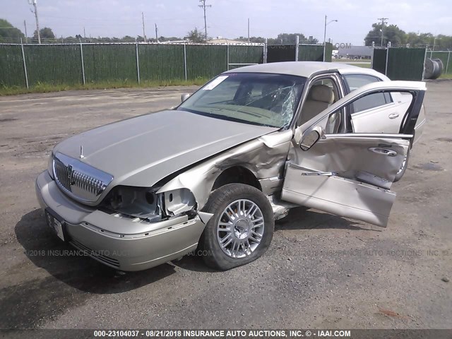 2LNHM82V09X609050 - 2009 LINCOLN TOWN CAR SIGNATURE LIMITED GOLD photo 2