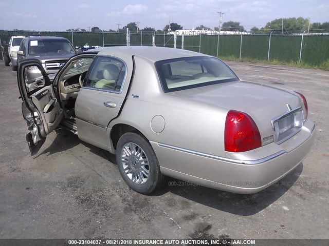 2LNHM82V09X609050 - 2009 LINCOLN TOWN CAR SIGNATURE LIMITED GOLD photo 3