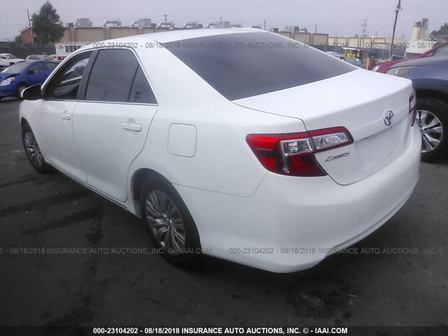 4T1BF1FK7EU406262 - 2014 TOYOTA CAMRY L/SE/LE/XLE 白色 照片 3