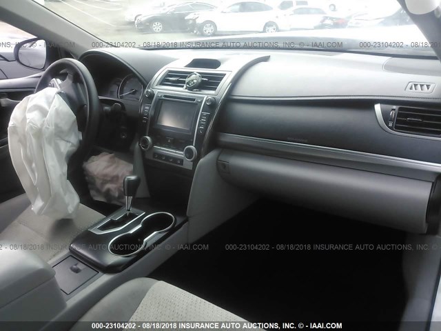 4T1BF1FK7EU406262 - 2014 TOYOTA CAMRY L/SE/LE/XLE 白色 照片 5