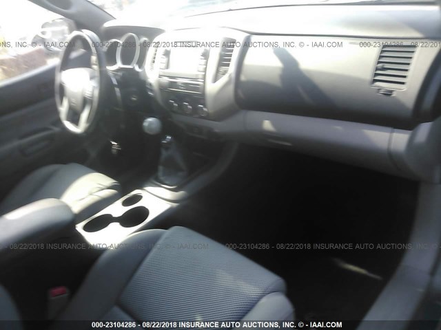 5TFLU4EN7DX066541 - 2013 TOYOTA TACOMA DOUBLE CAB ნაცრისფერი ფოტო 5