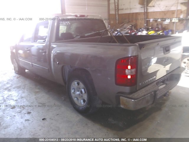 2GCEC13C271526654 - 2007 CHEVROLET SILVERADO C1500 CREW CAB GRAY photo 3