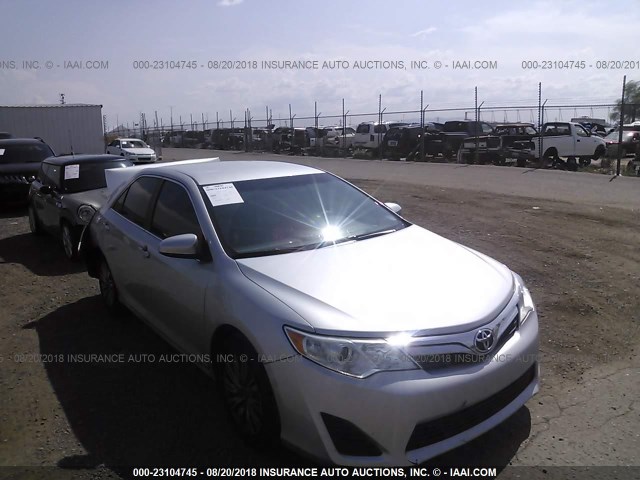 4T1BF1FK5CU045174 - 2012 TOYOTA CAMRY SE/LE/XLE 银色 照片 1
