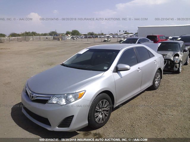 4T1BF1FK5CU045174 - 2012 TOYOTA CAMRY SE/LE/XLE 银色 照片 2