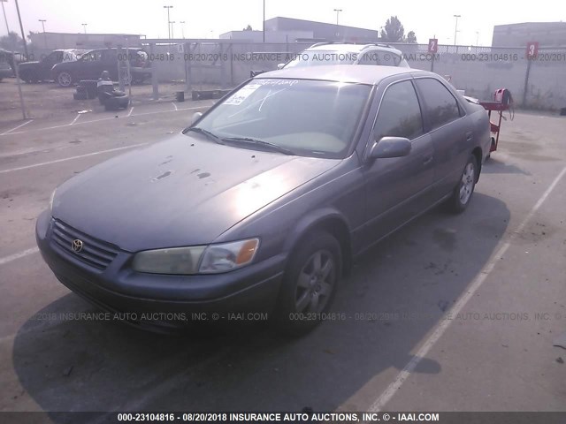 JT2BG22K5W0237664 - 1998 TOYOTA CAMRY CE/LE/XLE 灰色 照片 2