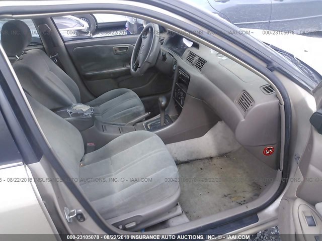 4T1BG22K9VU027532 - 1997 TOYOTA CAMRY CE/LE/XLE 金色 照片 5