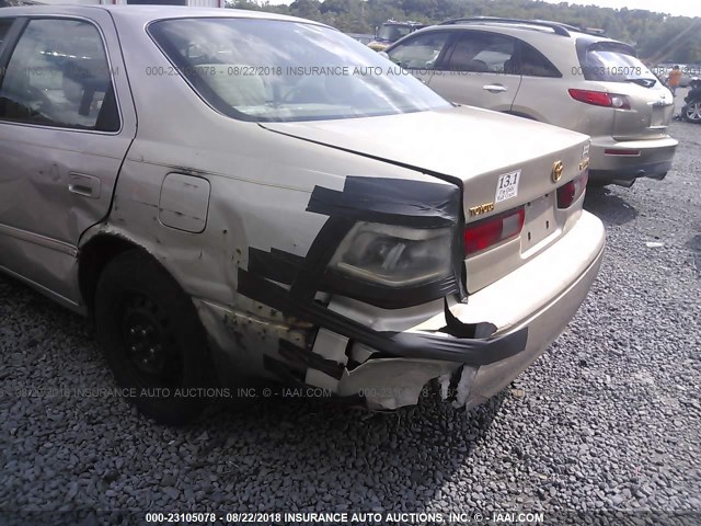 4T1BG22K9VU027532 - 1997 TOYOTA CAMRY CE/LE/XLE 金色 照片 6