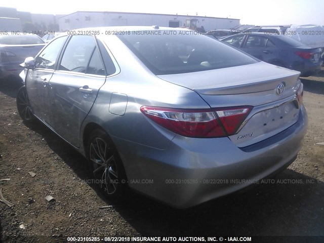 4T1BF1FKXGU604076 - 2016 TOYOTA CAMRY LE/XLE/SE/XSE SILVER photo 3