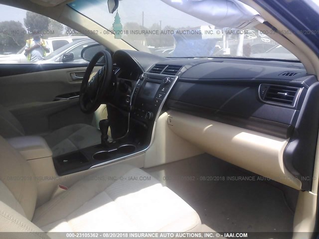 4T4BF1FK0GR558506 - 2016 TOYOTA CAMRY LE/XLE/SE/XSE 蓝色 照片 5