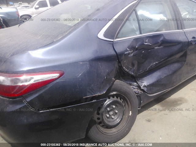 4T4BF1FK0GR558506 - 2016 TOYOTA CAMRY LE/XLE/SE/XSE 蓝色 照片 6