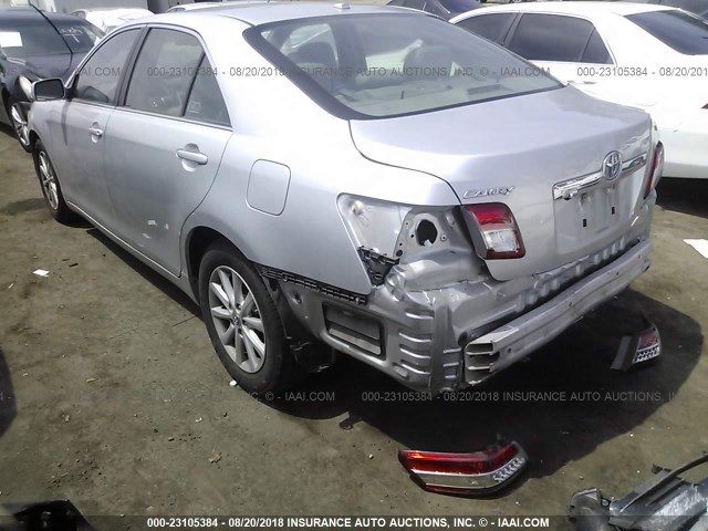 4T4BF3EK8BR092765 - 2011 TOYOTA CAMRY SE/LE/XLE 银色 照片 3
