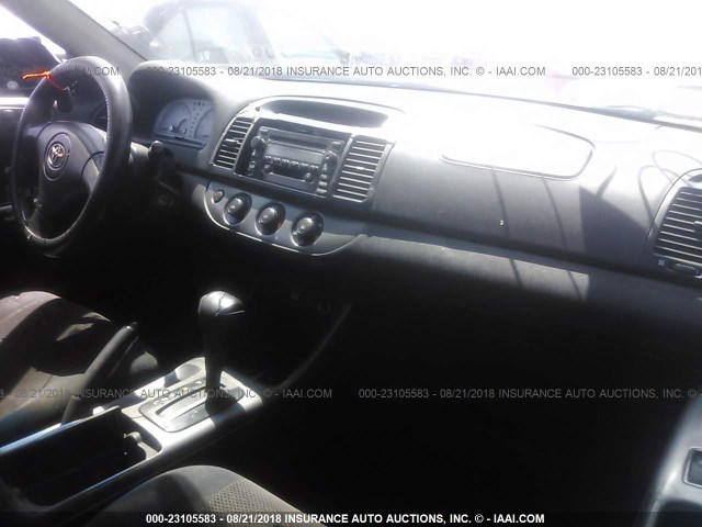 JTDBE30K820057885 - 2002 TOYOTA CAMRY LE/XLE/SE Dark Blue photo 5