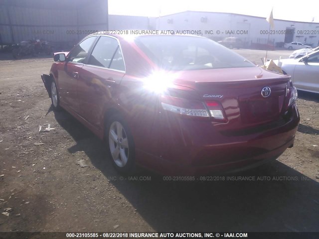 4T1BK3EK2BU121960 - 2011 TOYOTA CAMRY SE/LE/XLE წითელი ფოტო 3