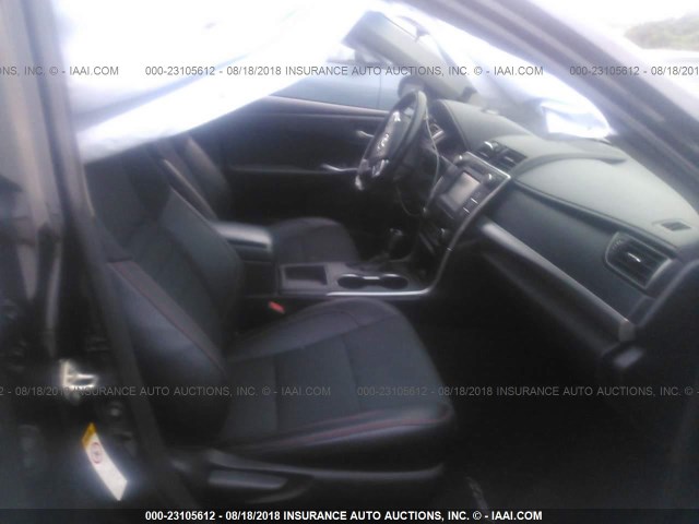 4T1BF1FK0GU233672 - 2016 TOYOTA CAMRY LE/XLE/SE/XSE BLACK photo 5