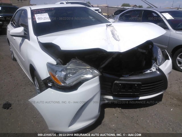4T1BF1FK3GU571678 - 2016 TOYOTA CAMRY LE/XLE/SE/XSE 白色 照片 6