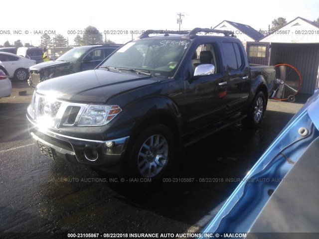 1N6AD0EV0AC447325 - 2010 NISSAN FRONTIER CREW CAB SE/LE/NISMO GRAY photo 2