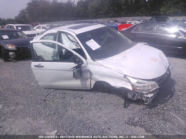 1FAHP33N28W250040 - 2008 FORD FOCUS SE/SEL/SES WHITE photo 1