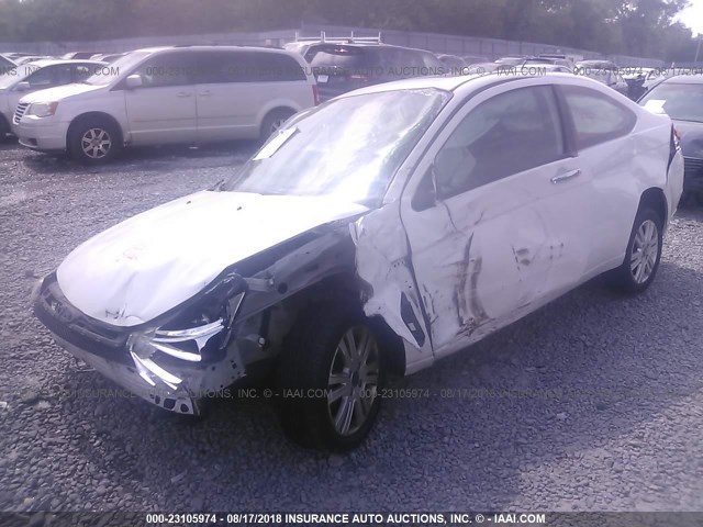 1FAHP33N28W250040 - 2008 FORD FOCUS SE/SEL/SES WHITE photo 2