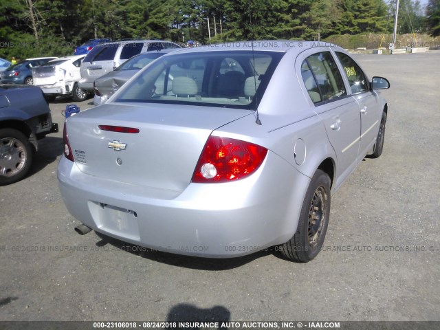 1G1AK52F457517385 - 2005 CHEVROLET COBALT SILVER photo 4