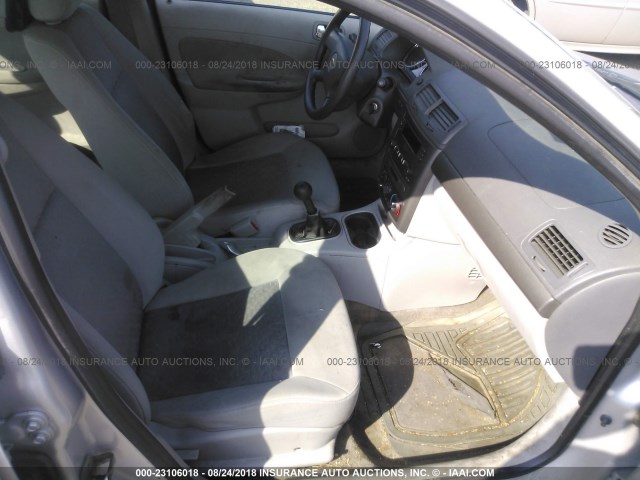 1G1AK52F457517385 - 2005 CHEVROLET COBALT SILVER photo 5