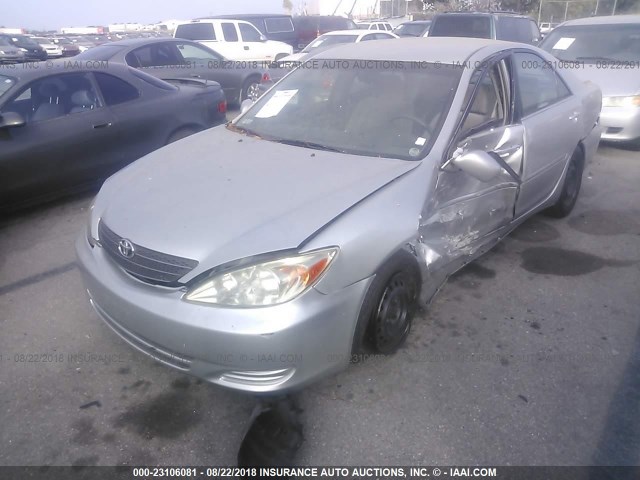 4T1BE32K42U100829 - 2002 TOYOTA CAMRY LE/XLE/SE Gümüş foto 2