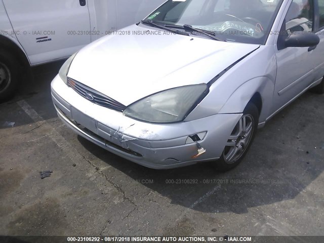 1FAFP34Z54W145365 - 2004 FORD FOCUS SE COMFORT/SE SPORT SILVER photo 6