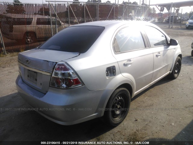 KL1TD56688B004556 - 2008 CHEVROLET AVEO LS SILVER photo 4