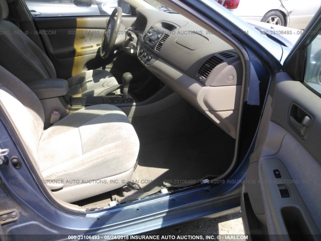 4T1BE32K64U926603 - 2004 TOYOTA CAMRY LE/XLE/SE 蓝色 照片 5