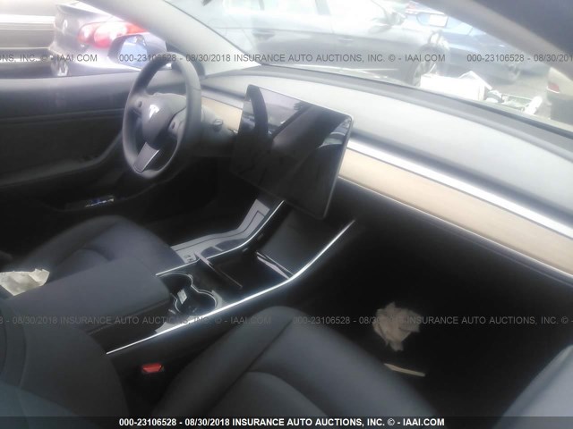 5YJ3E1EA9JF003374 - 2018 TESLA MODEL 3 ნაცრისფერი ფოტო 5