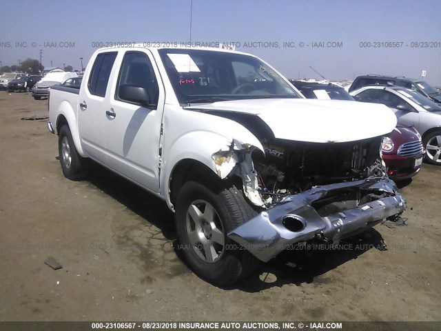 1N6AD07U48C424774 - 2008 NISSAN FRONTIER CREW CAB LE/SE/OFF ROAD WHITE photo 1