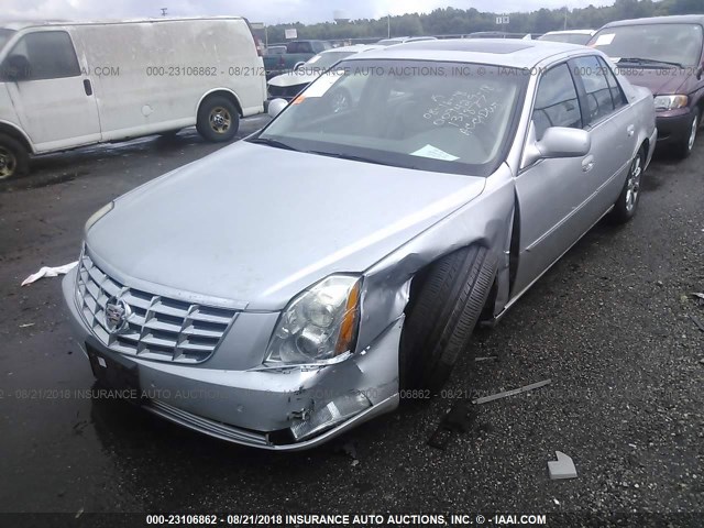 1G6KH5E64BU131877 - 2011 CADILLAC DTS PREMIUM COLLECTION SILVER photo 2