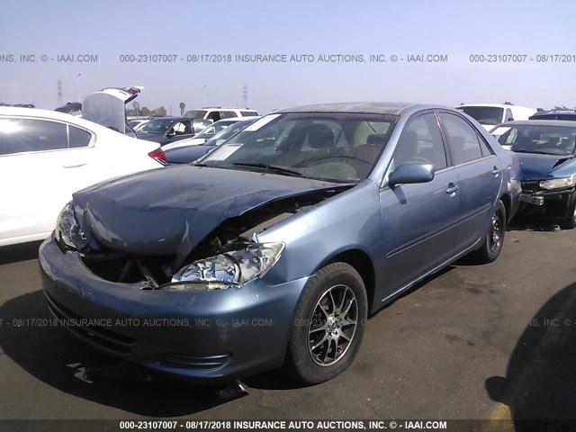 JTDBE32K320095912 - 2002 TOYOTA CAMRY LE/XLE/SE Mavi foto 2