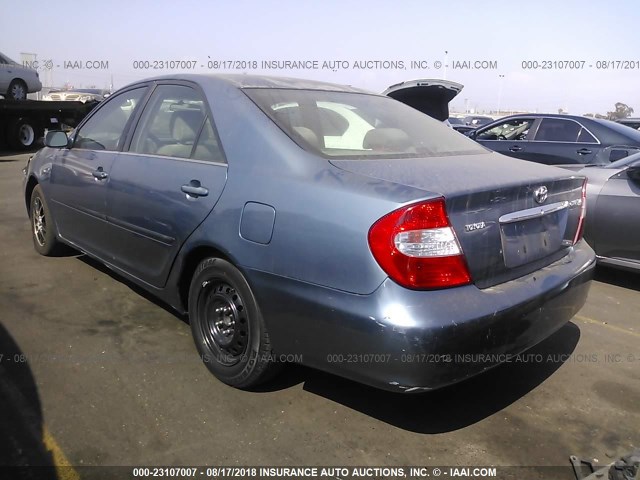 JTDBE32K320095912 - 2002 TOYOTA CAMRY LE/XLE/SE Mavi foto 3
