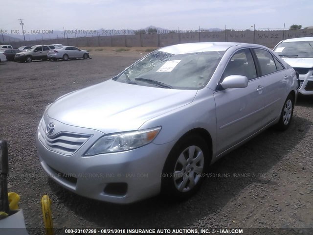 4T4BF3EK7BR162014 - 2011 TOYOTA CAMRY SE/LE/XLE SILVER photo 2