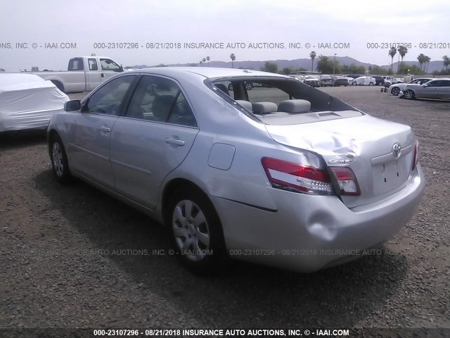 4T4BF3EK7BR162014 - 2011 TOYOTA CAMRY SE/LE/XLE SILVER photo 3