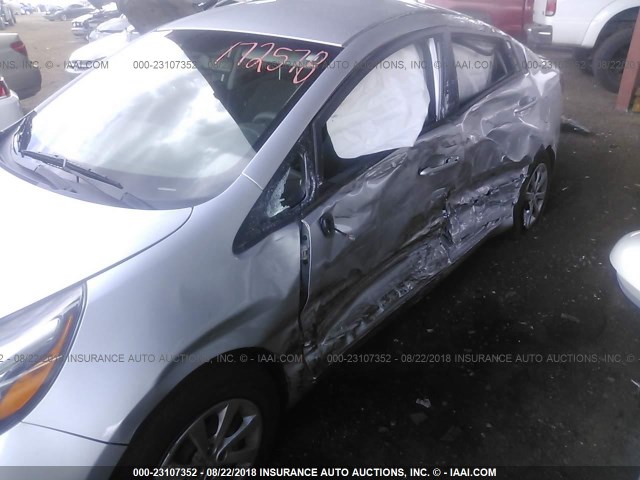 KNADN4A34F6457013 - 2015 KIA RIO EX/SX GRAY photo 6