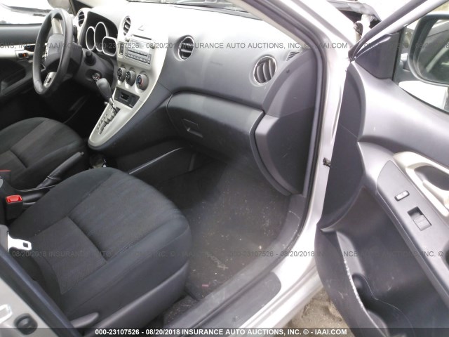 2T1KU4EE1BC719078 - 2011 TOYOTA COROLLA MATRIX  SILVER photo 5