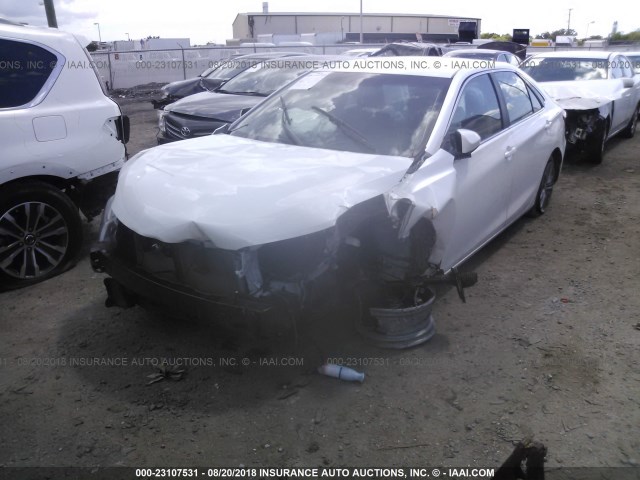 4T1BF1FK7GU161370 - 2016 TOYOTA CAMRY LE/XLE/SE/XSE 白色 照片 2