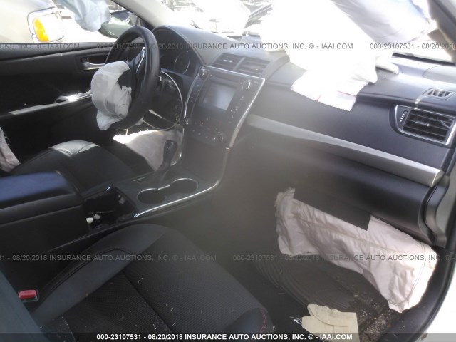 4T1BF1FK7GU161370 - 2016 TOYOTA CAMRY LE/XLE/SE/XSE 白色 照片 5