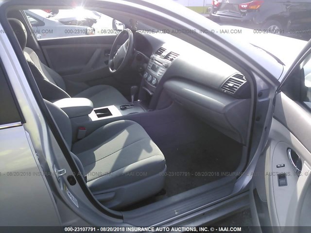 4T1BE46K49U831206 - 2009 TOYOTA CAMRY SE/LE/XLE ბეჟი ფოტო 5