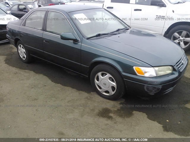 JT2BF28K1W0099034 - 1998 TOYOTA CAMRY LE/XLE GREEN photo 1