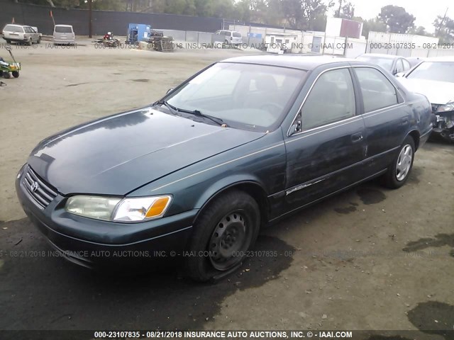 JT2BF28K1W0099034 - 1998 TOYOTA CAMRY LE/XLE GREEN photo 2