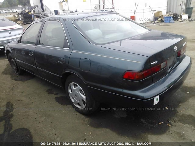 JT2BF28K1W0099034 - 1998 TOYOTA CAMRY LE/XLE GREEN photo 3