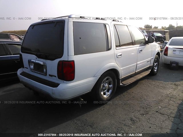 5LMFU28R72LJ02015 - 2002 LINCOLN NAVIGATOR Weiß Foto 4